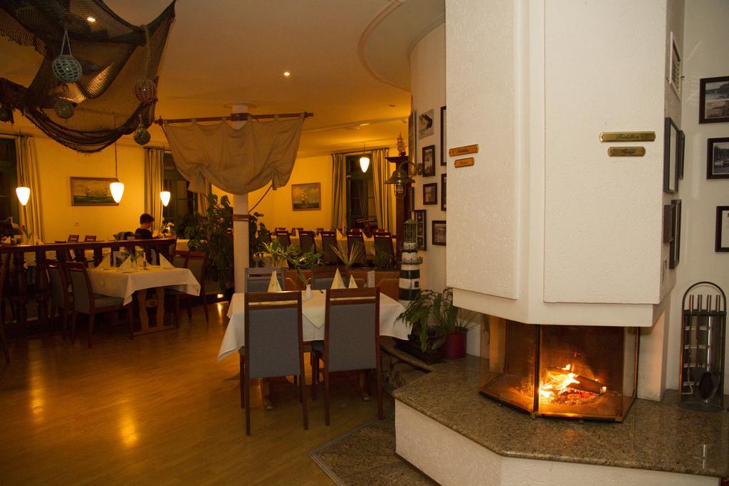 Hotel & Restaurant Lenzer Krug Malchow  Exterior photo